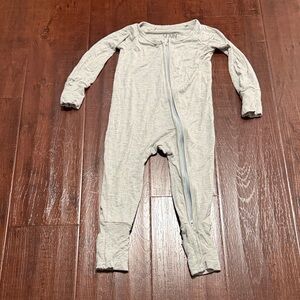 Baby grey onesie 🖤